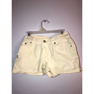 Levi white denim shorts🤍
